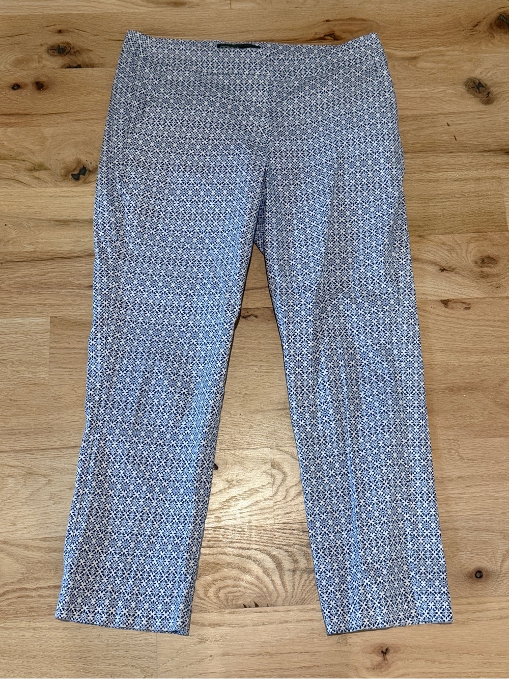 Donna Ricco Blue and White Floral Print Pants
